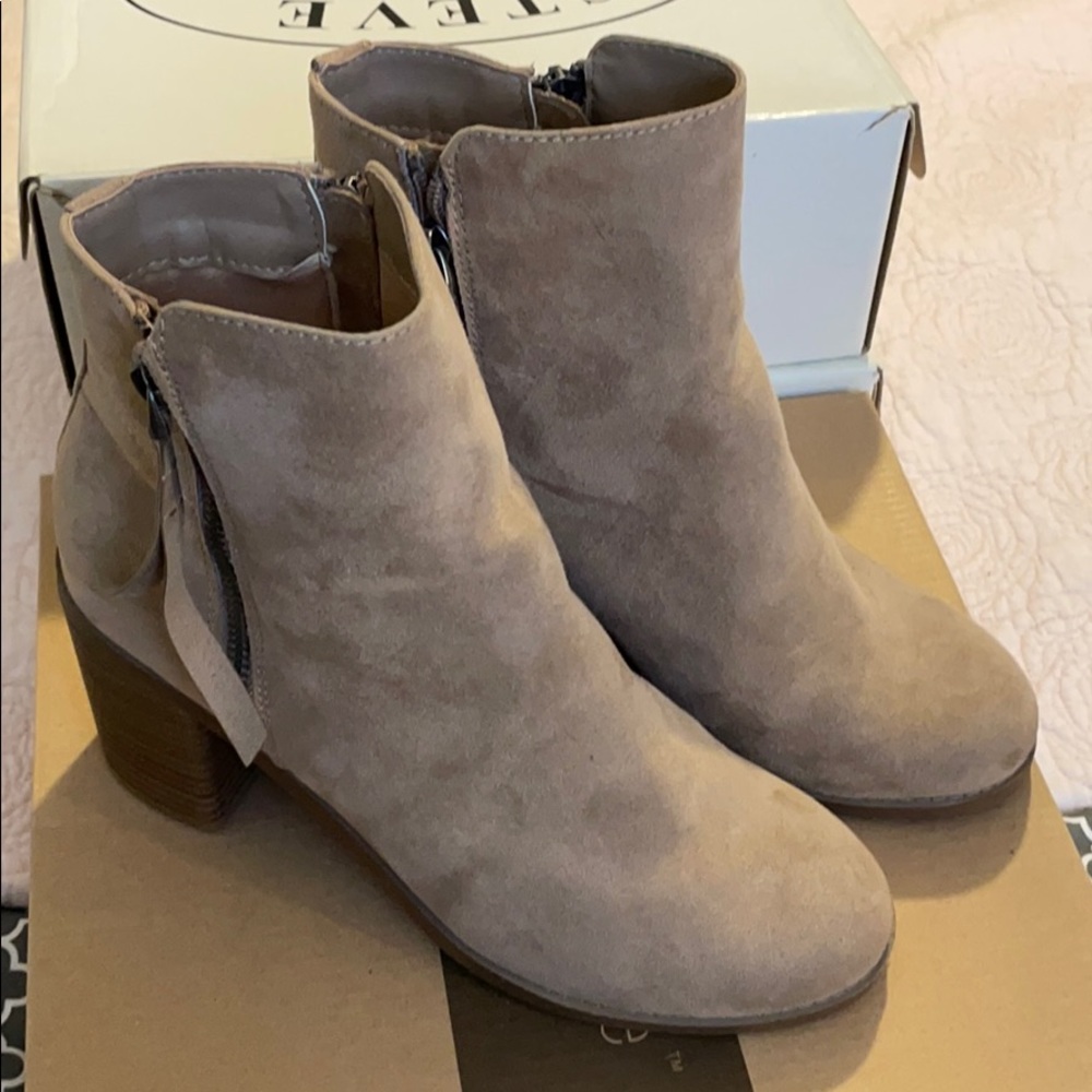 Lexi & Abbie booties